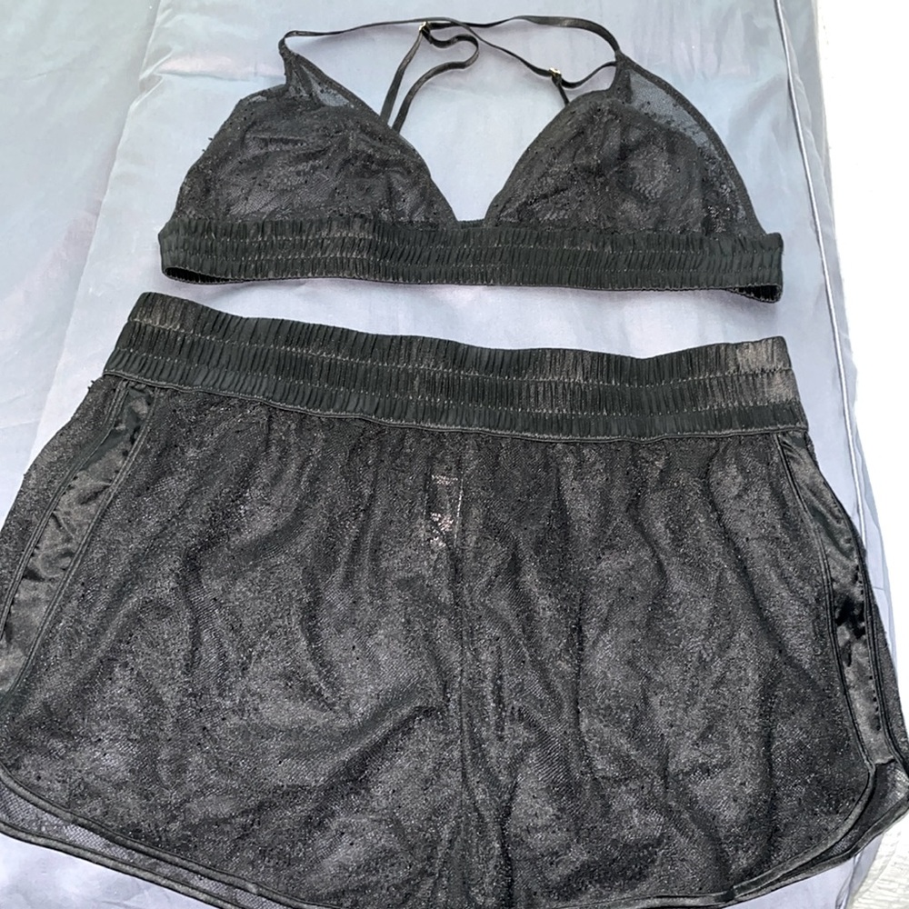 VS - black lace top and bottom